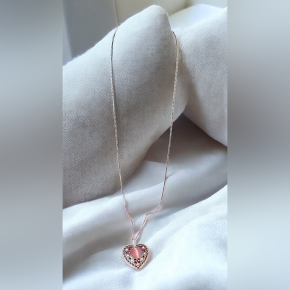 Elegant Silver Tone Chain Necklace with Heart Pendant - Picture 1 of 4